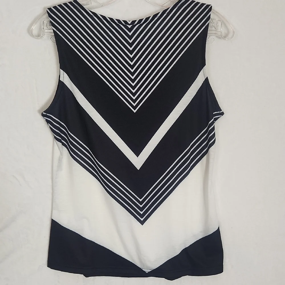 Blue and White Scoop Neck Sleeveless Tank Top - NWT - Picture 5 of 9